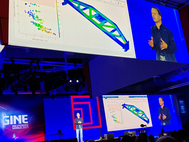 Gian Paolo Bassi explica multifisica en el evento 3DExperience World