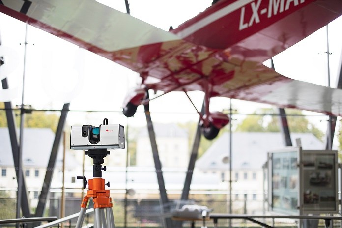 El escáner puede digitalizar fácilmente objetos grandes desde edificios hasta turbinas de viento o aviones.