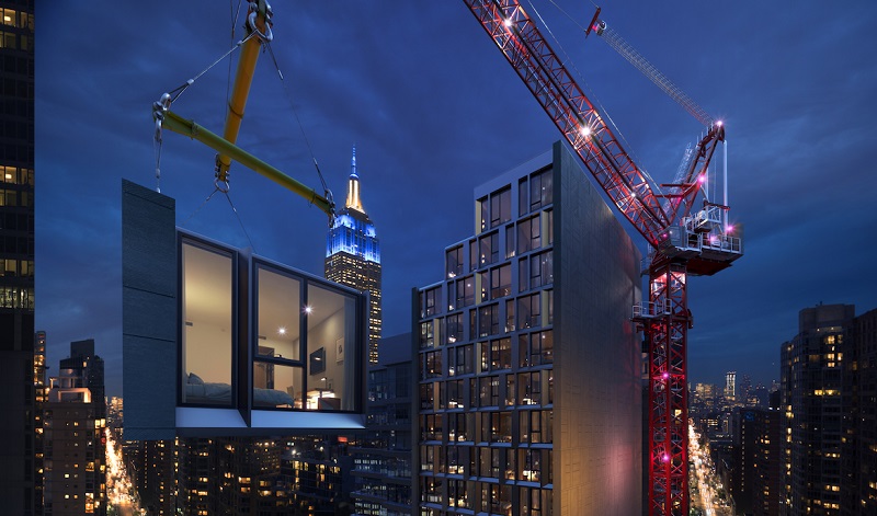 Los módulos completos de habitaciones de hotel atraviesan el Océano Atlántico en un barco de contenedores desde Polonia hasta el puerto de Nueva York