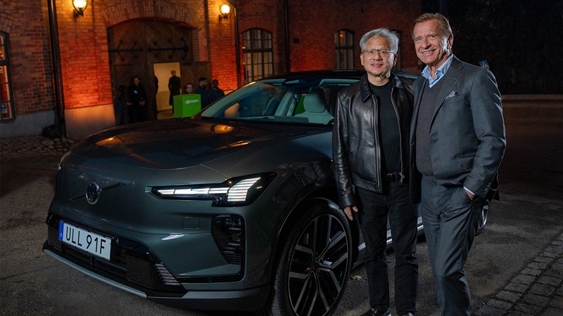 Håkan Samuelsson,CEO de Volvo Cars y Jensen Huang de NVIDIA