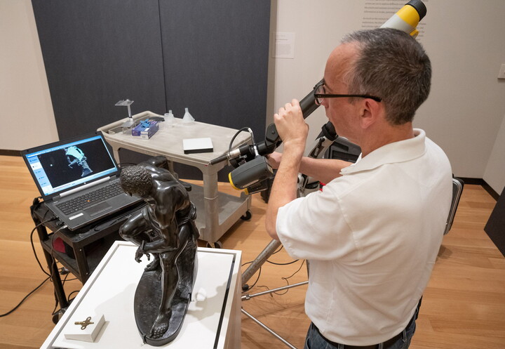 Un ingeniero de NVision escanea The Freedman