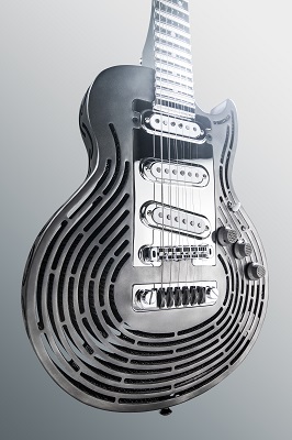 Sandvik la compañía de ingeniería global decidió probar sus técnicas de vanguardia al fabricar la primera guitarra metálica