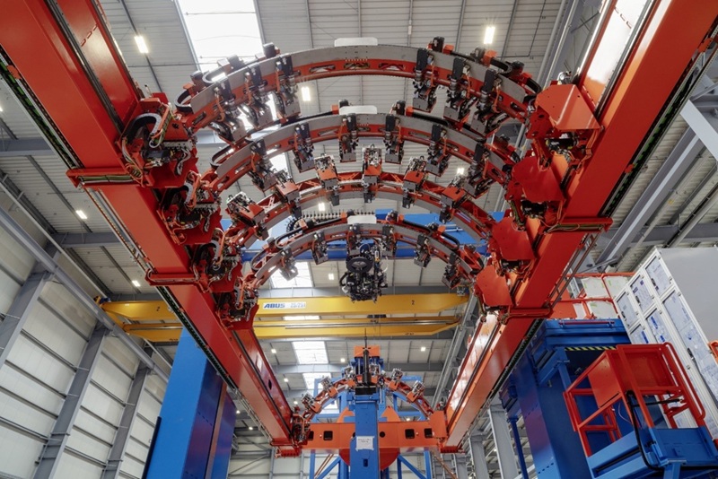 Los procesos de fabricación automatizados pueden optimizarse mediante simulaciones hechas por el gemelo digital de producción. (crédito: Broetje Rastede)