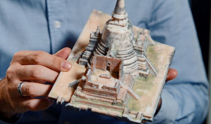Un modelo impreso en 3D del templo de Ayutthaya en Tailandia, producido con la Stratasys J750