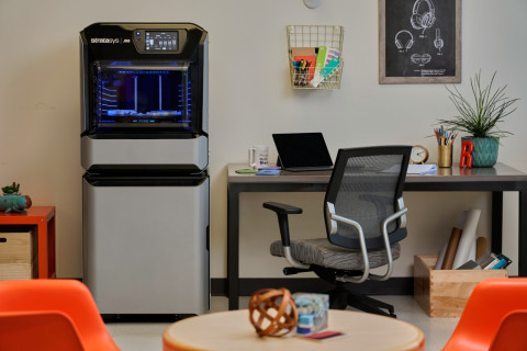 Nueva impresora 3D Stratasys J55 ofrecer a los diseñadores prototipos a todo color para validar sus diseños