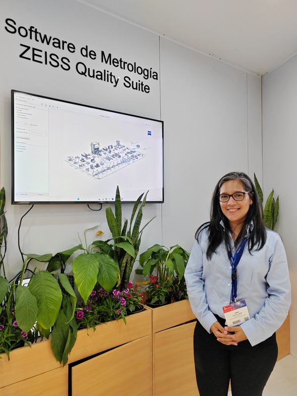 Ana Castellanos es especialista en software del área de IQS de Zeiss México